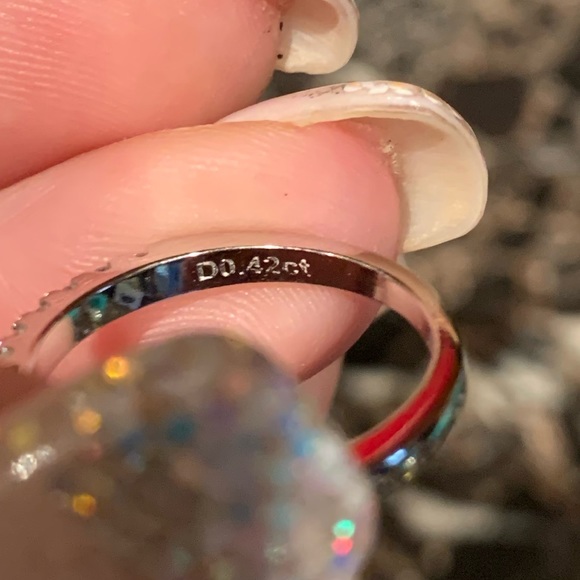 #235 0.42 cttw Moissanite band - Picture 3 of 4